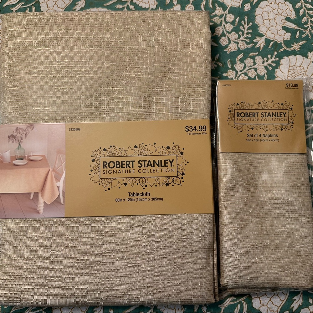 Robert Stanley Elegant Gold and Cream Tablecloth and Napkin Set
